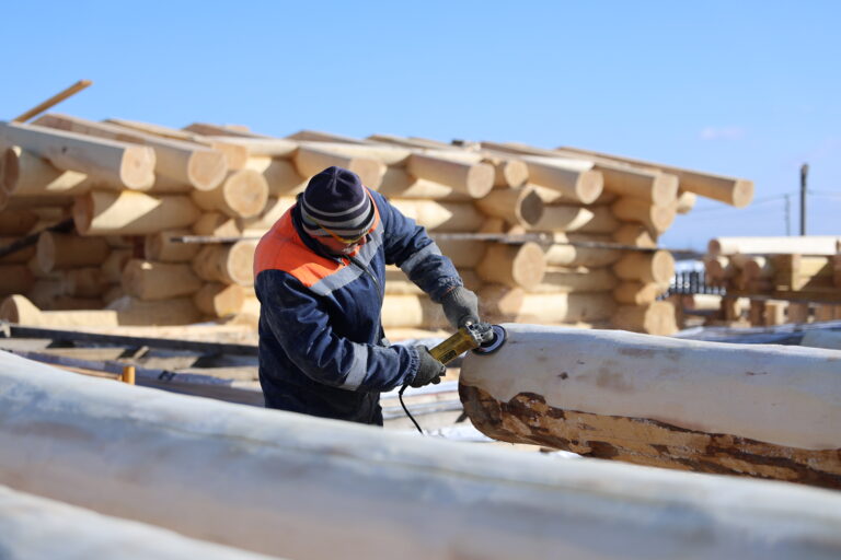 Финишная  окорка бревна для рубки деталей