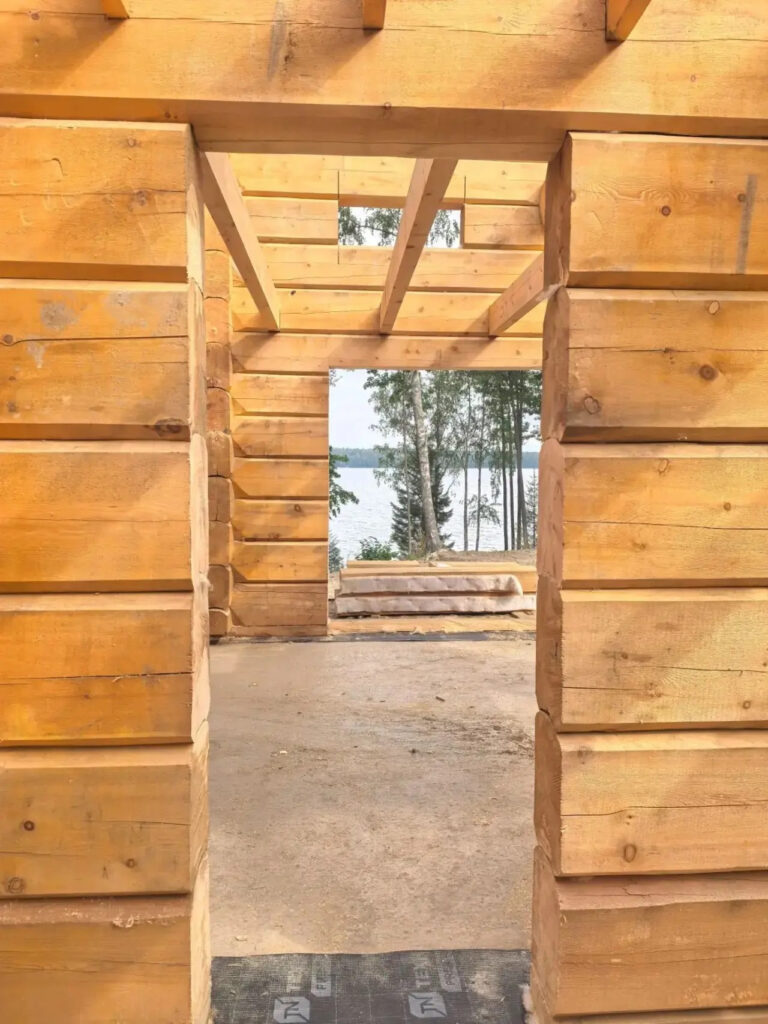 Проект бани из лафета с дизайнерской крышей